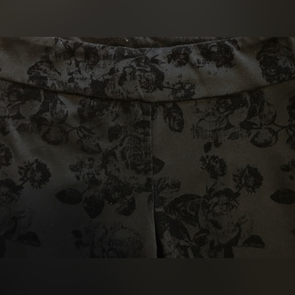 💚2 for $10💚Jules & Leopold Studio Capri Pants, Velvety Flower Design, Size S/P - Picture 3 of 6